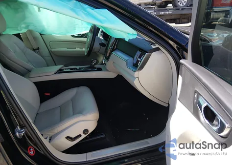 2018 Volvo Xc60 T6 Momentum from USA, damaged, VIN LYVA22RK7JB122325